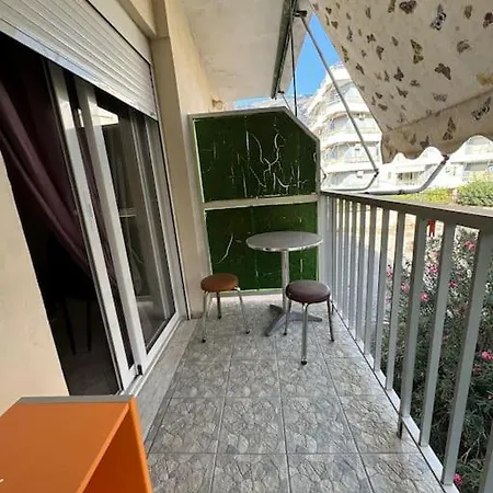 Seasteps Lutráki